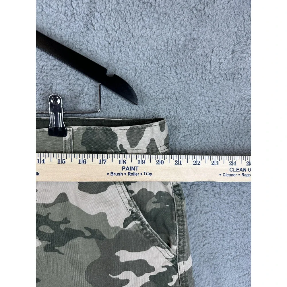 Signature by Levi Strauss Shorts Mens W40 Green Camouflage Cargo Classic Cotton